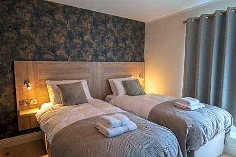 Double or Twin Room with Private Bathroom