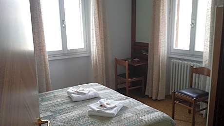 PET FRIENDLY HOTEL MIRABEAU