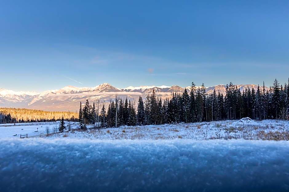 Fully Renovated Ski-in/out Loft with Private Hot Tub!