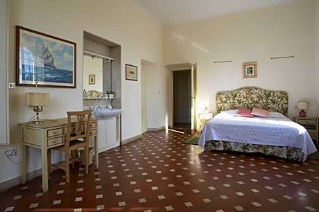 6 Bedroom Villa