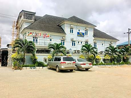 Euc Demodern Hotel & Suites