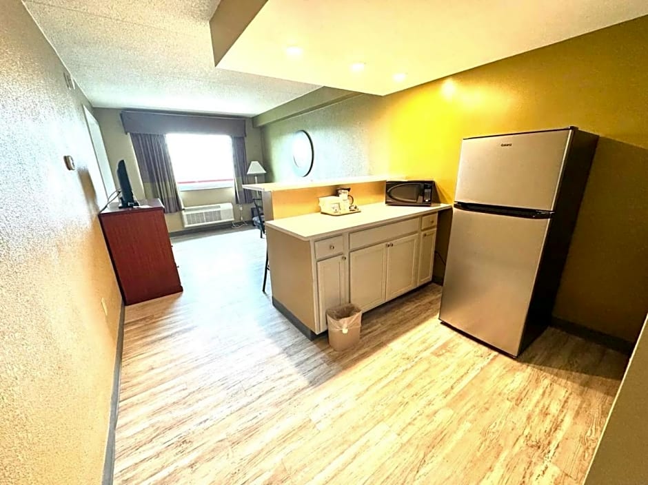 Super 8 by Wyndham Frederick