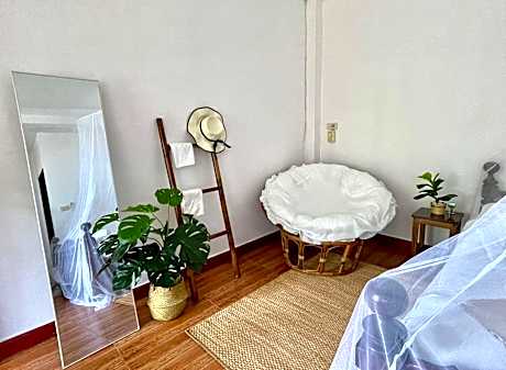 Deluxe Double Room with Side Sea View