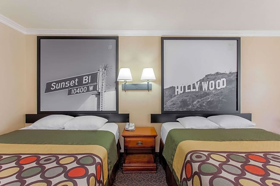 Super 8 by Wyndham Los Angeles Downtown