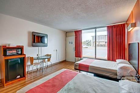 Deluxe Quadruple Room - Non-Smoking