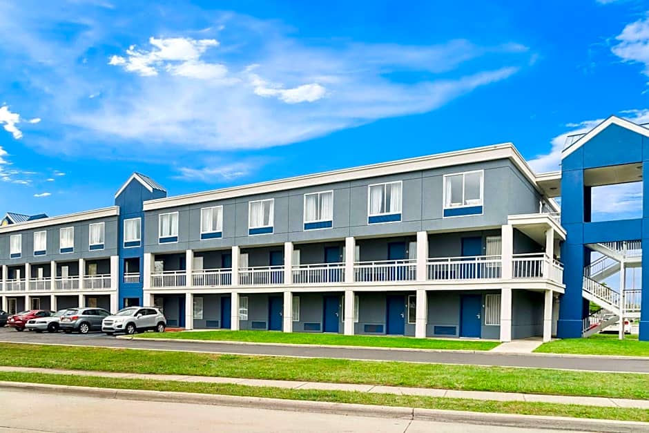 Days Inn & Suites by Wyndham Warren