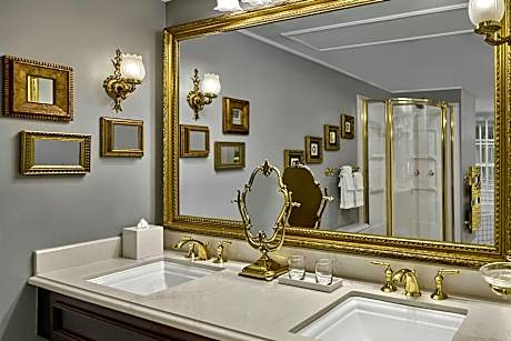Royal Suite, 1 Bedroom Larger Suite, 1 King, Corner Room, High Floor, Whirlpool
