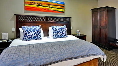 Deluxe Garden Apartment