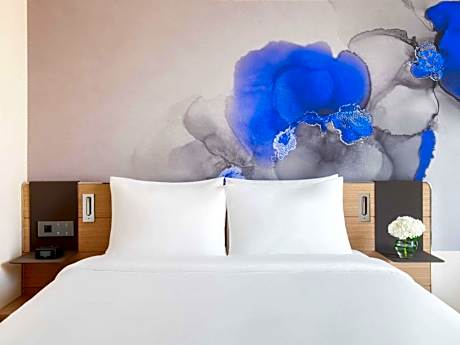 Superior Double Room with City Side - Mobility Accessible
