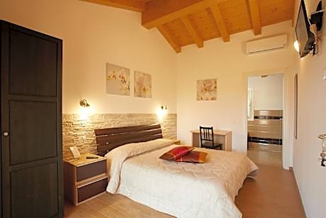 Deluxe Double Room with Extra Bed