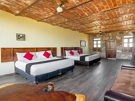 Deluxe Two Beds 
