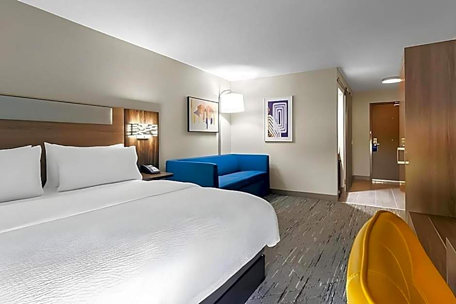 Holiday Inn Express & Suites Joplin Southeast