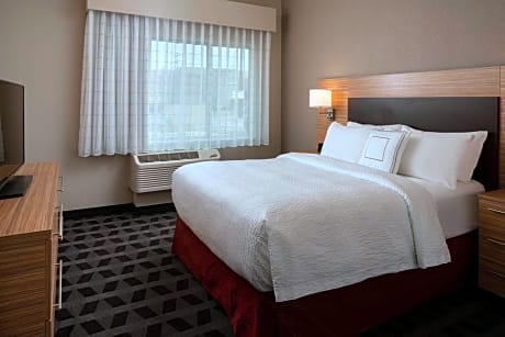 One-Bedroom Queen Suite with Sofa Bed - Hearing Accessible