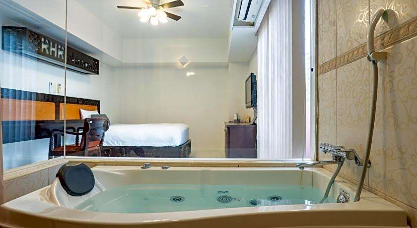 Royal Hotel