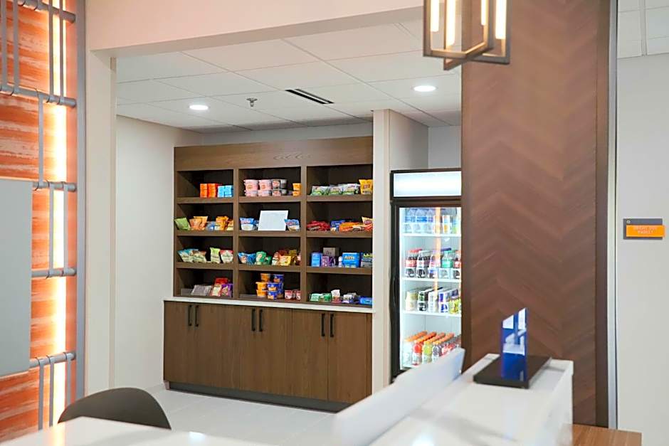 La Quinta Inn & Suites by Wyndham Auburn - University Area