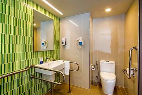 Standard Queen Room - Accessible with Free Breakfast