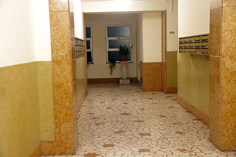 ES - Essential Solution & Emotion Stories (locazione turistica)