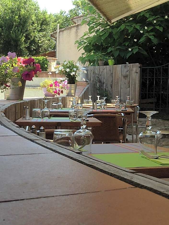 HOTEL 3 étoiles NN "LOU CIGALOUN"