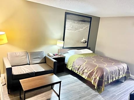 1 Queen Bed, Mobility Accessible Room, Smoking