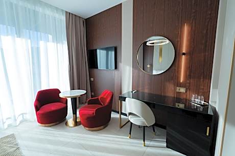 Queen Room with Pool View