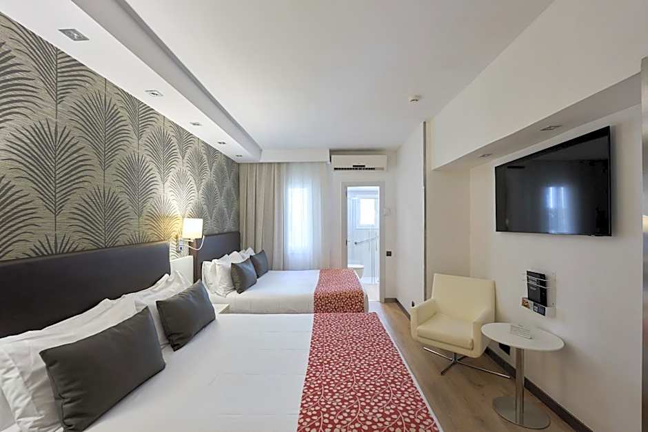 Catalonia Castellnou Hotel