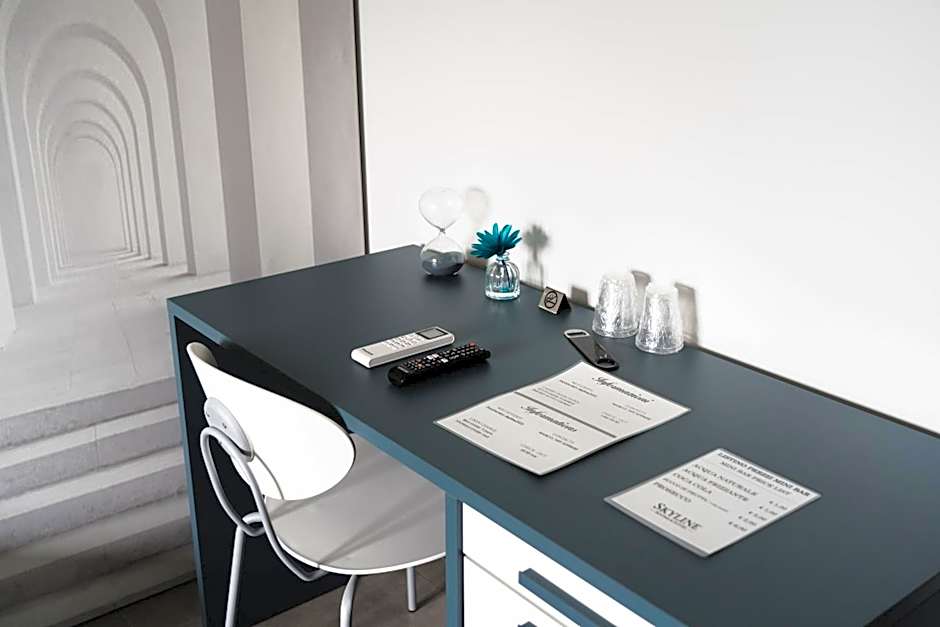 Skyline Rooms & Suites