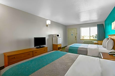 Queen Room with Two Queen Beds - Disability Access - Roll In Shower