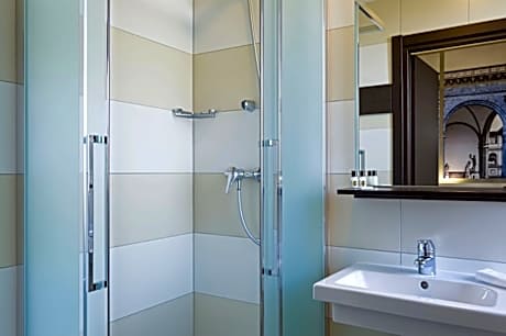 Double accessible with twin beds