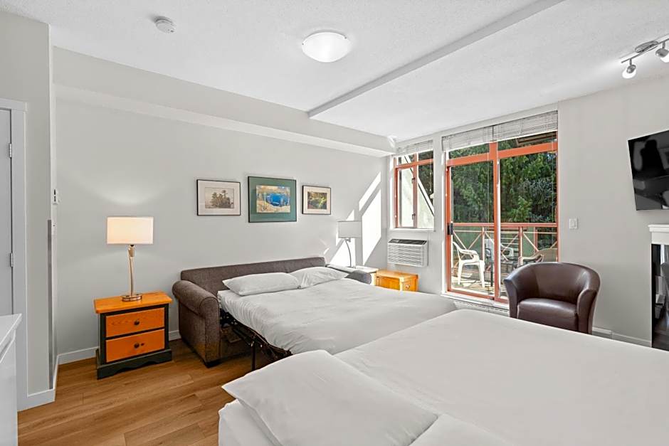 Alpenglow Lodge Studio with park view by MVA