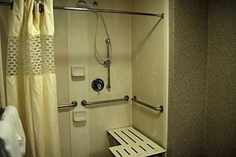 1 Qn Mobility Access Roll In Shower Nosmok