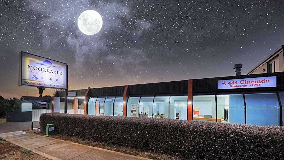Moonraker Motor Inn