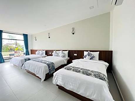 Family Room with Garden View