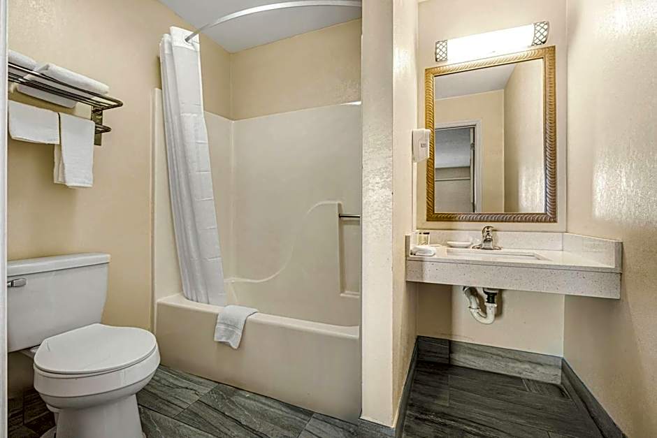 Days Inn by Wyndham Fort Wayne