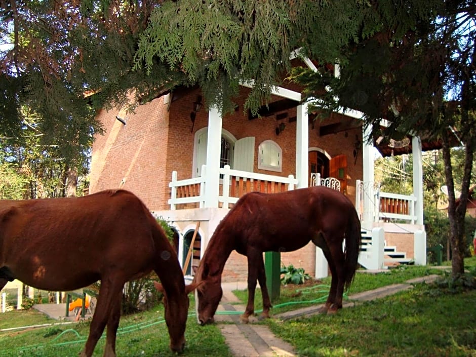 CHALÉ TANAJURA - MONTE VERDE - Lareira, aconchego e WiFi