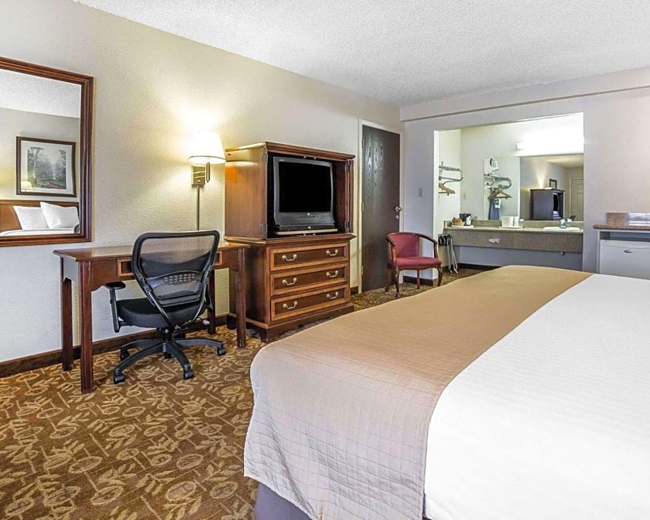 Quality Inn & Suites Minden