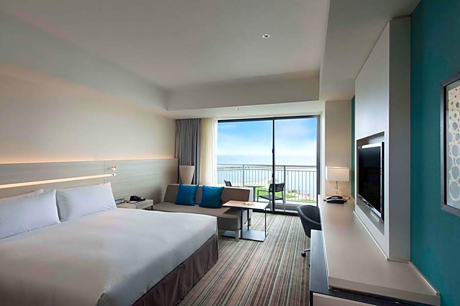 Photo 1 of 6 of 1 King Bed, Ocean View