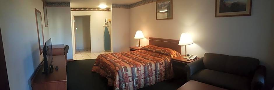 Photo 1 of 8 of Deluxe 1 Queen Bed