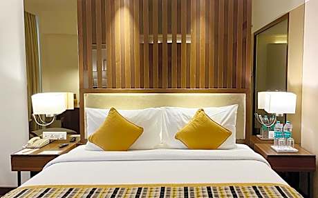 Executive Room - 1 Double Bed (1+1 on IMFL, 2Pcs Laundry Free)