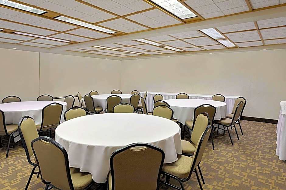 Ramada by Wyndham Marquette