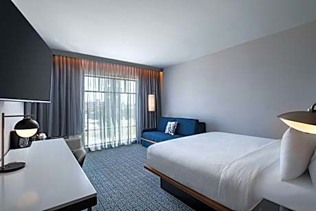 1 King Bed, Guest Room, 1 King, Non-Private Sofa Bed