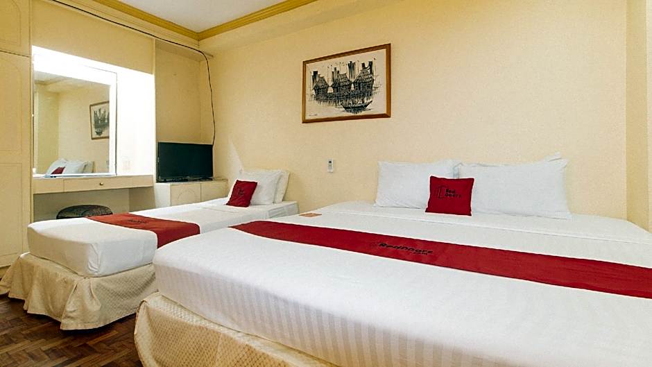 RedDoorz @ Tondaligan Beach Hotel