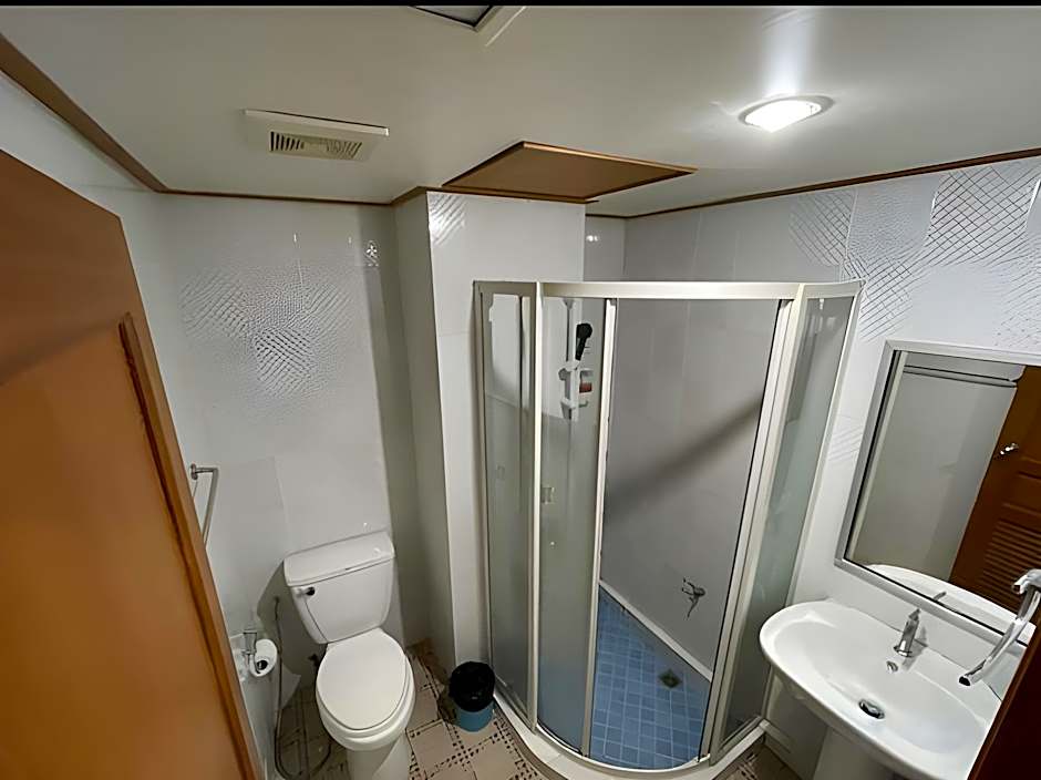 Zaza Hotel Bangpoo