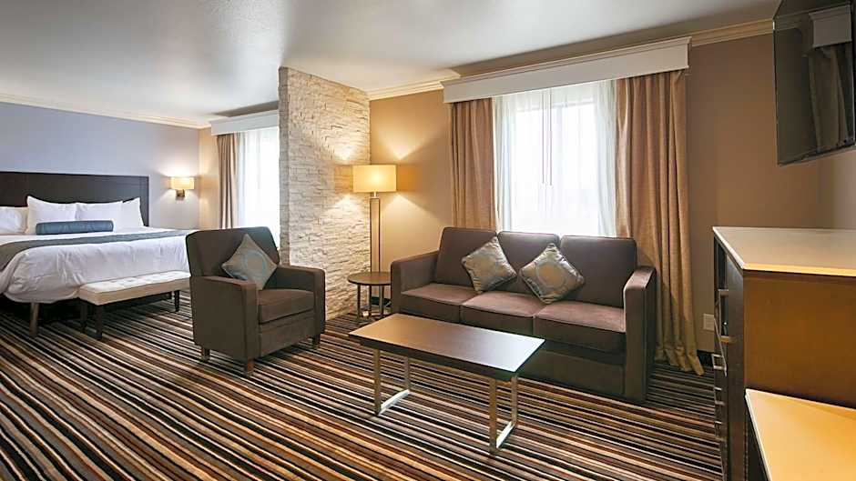 Photo 1 of 4 of 1 King Bed Suite
