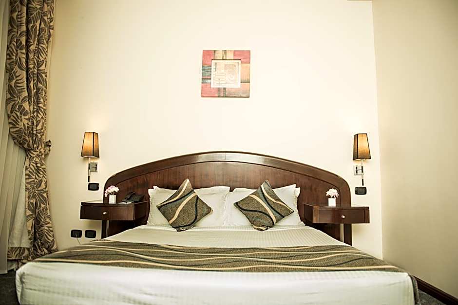 Cherry Maryski Hotel