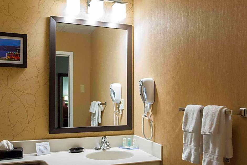 Quality Hotel & Suites Gander