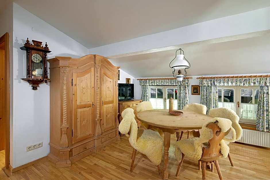 Alt Montafon Hotel Appartements by Pferd auf Wolke