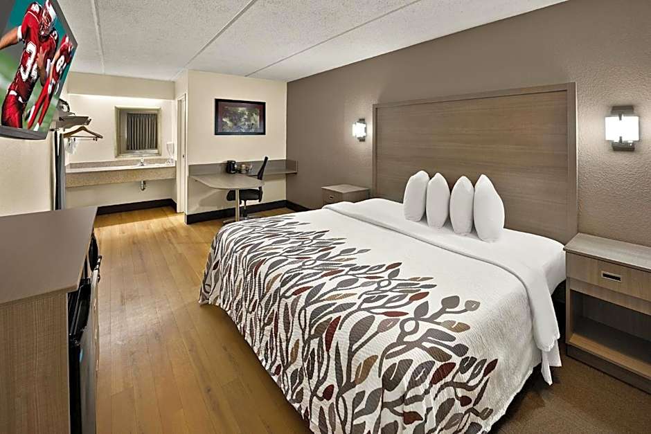 Red Roof Inn Chapel Hill - UNC