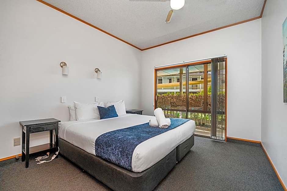 Summit Motor Lodge
