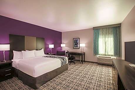 King Room with Bath Tub - Mobility/Hearing Accessible - Non-Smoking