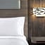 Holiday Inn Express & Suites Vaughan Southwest By IHG